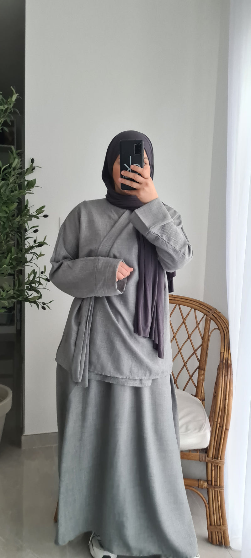 Ensemble Wrap Top et JUPE-GRIS
