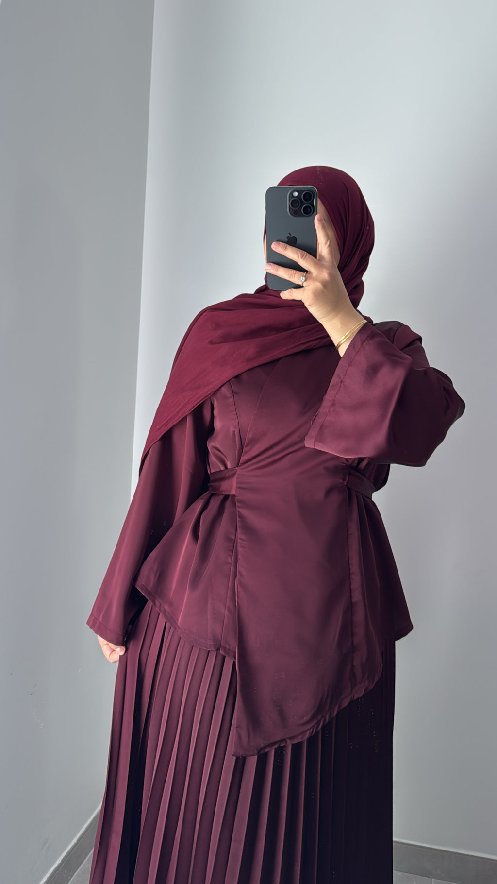 ENSEMBLE CACHE-CŒUR & JUPE PLISSÉE – BORDEAUX