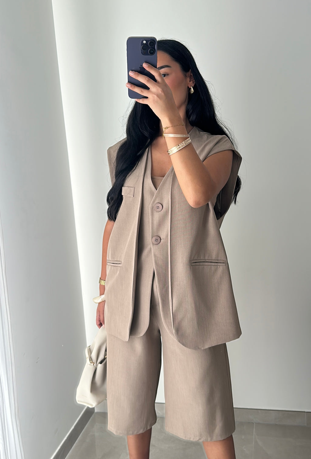 ENSEMBLE SANS MANCHES & BERMUDA - TAUPE