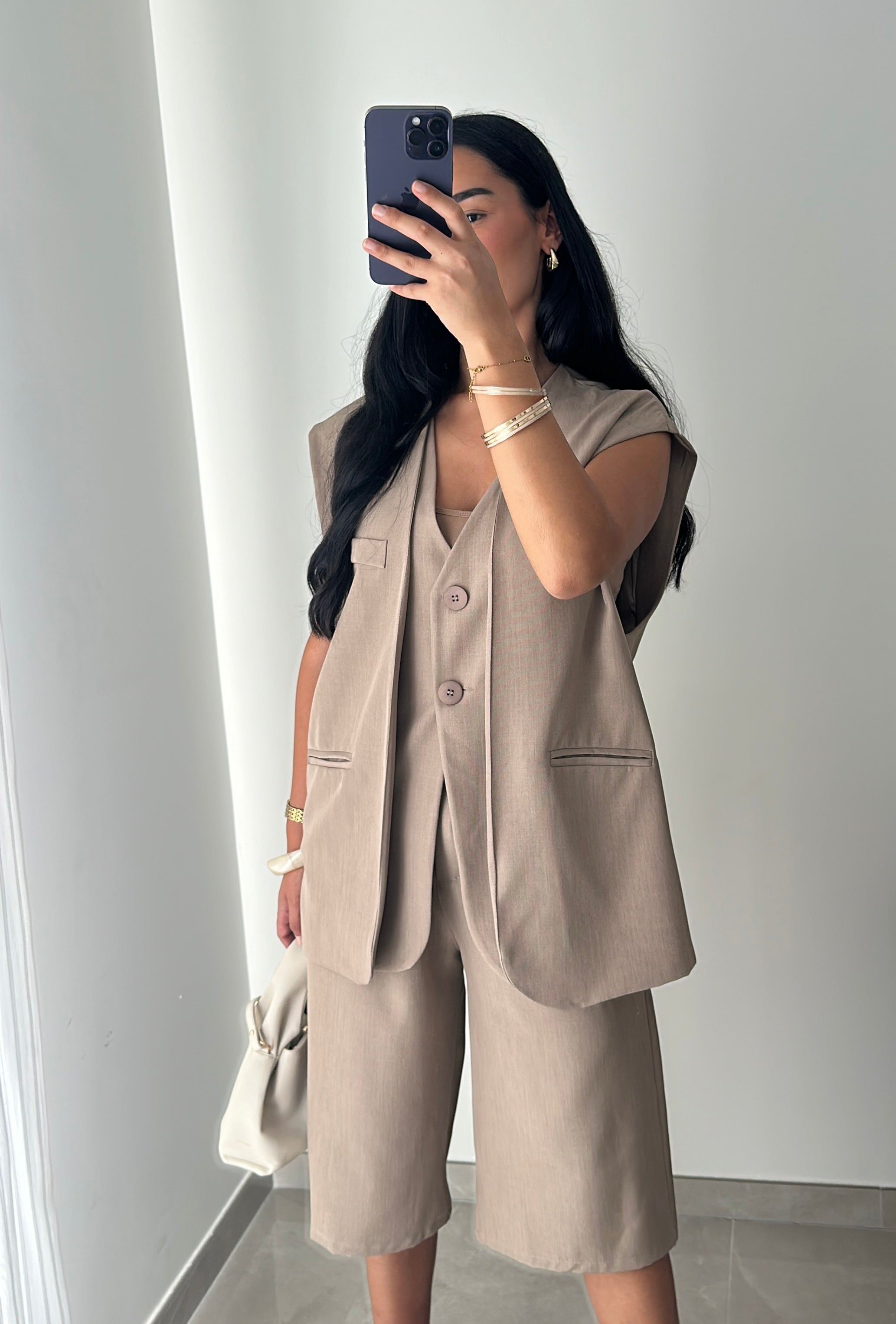 ENSEMBLE SANS MANCHES & BERMUDA - TAUPE