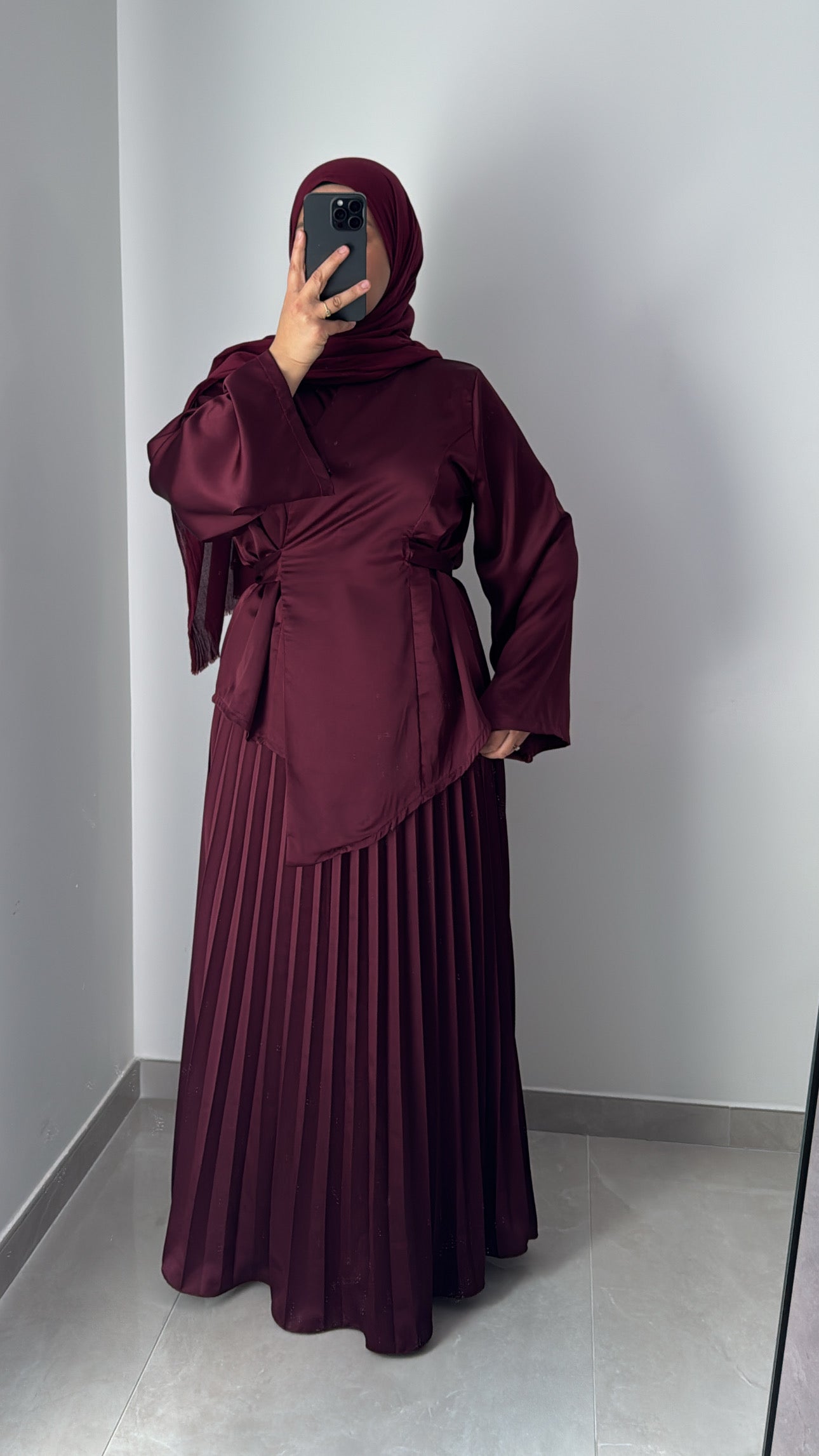 ENSEMBLE CACHE-CŒUR & JUPE PLISSÉE – BORDEAUX